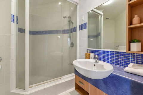 BEACH BLISS LUXURIOUS APARTMENT With POOL - Accommodation Melbourne 2