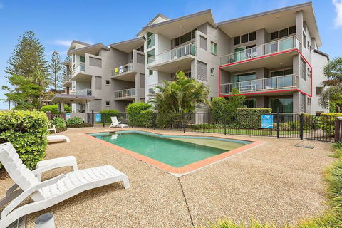 BEACH BLISS LUXURIOUS APARTMENT With POOL - Accommodation Melbourne 0