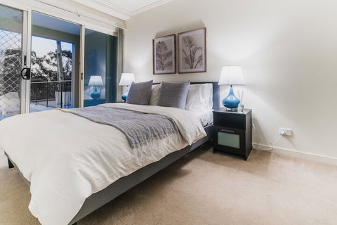 Absolute Riverfront One Bedroom Apartment - Accommodation Melbourne 7