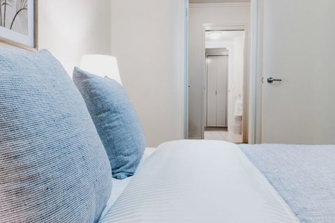 Absolute Riverfront One Bedroom Apartment - Accommodation Melbourne 4