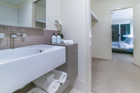 Absolute Riverfront One Bedroom Apartment - Accommodation Melbourne 5