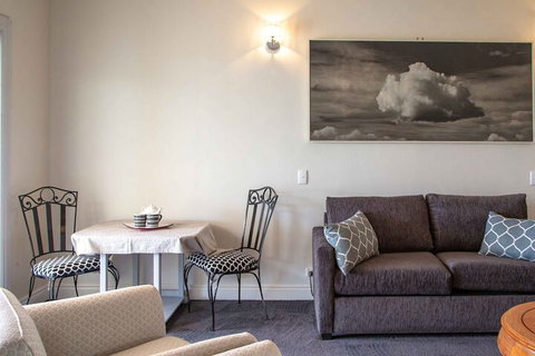 Angaston House - Accommodation Melbourne 5