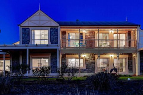 Angaston House - Accommodation Melbourne 0