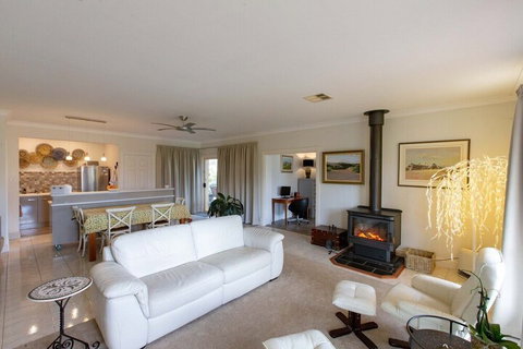 Angaston House - Accommodation Melbourne 4