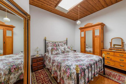 Sargeants & Armoury Cottages 1823 - Accommodation Melbourne 7
