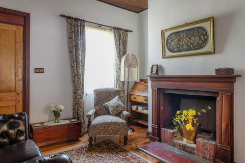 Sargeants & Armoury Cottages 1823 - Accommodation Melbourne 2