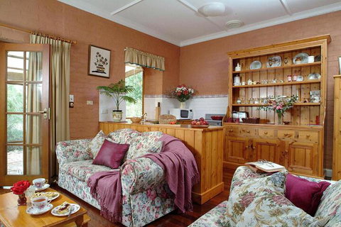Amandas Cottage 1899 - Accommodation Melbourne 3