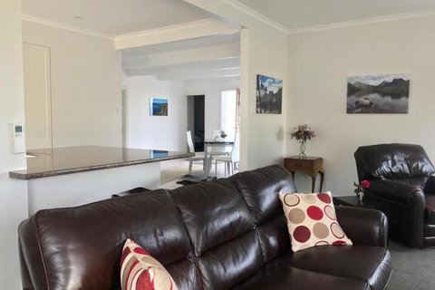 Seaside Retreat - Accommodation Melbourne 6