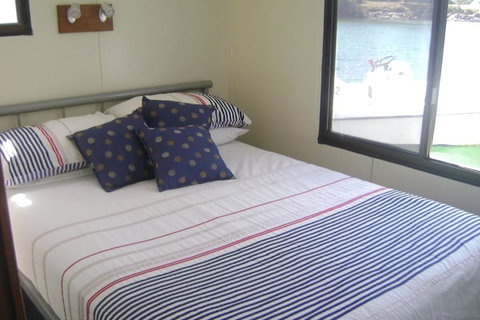 Boyds Bay Houseboat Holidays - Accommodation Melbourne 6