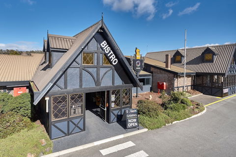 Olde Tudor Hotel - Accommodation Melbourne 1