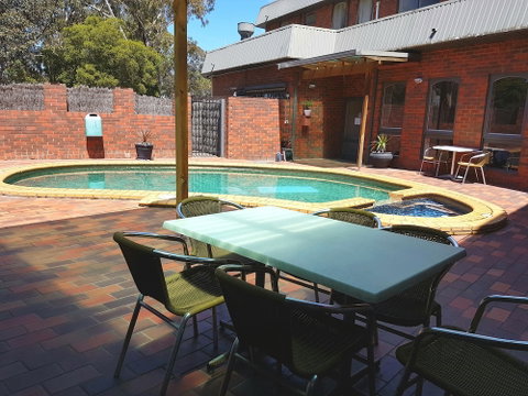 Hotel Cavalier - Accommodation Melbourne 1