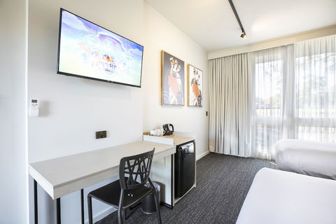 Nightcap At Sandown Park Hotel - Accommodation Melbourne 4