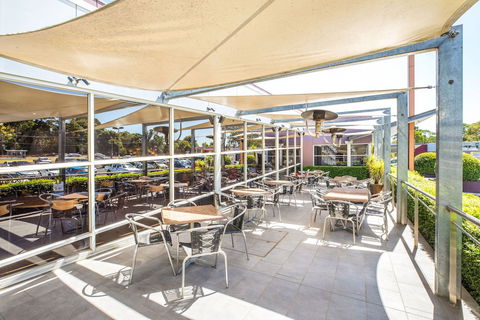 Nightcap At Sandown Park Hotel - Accommodation Melbourne 1