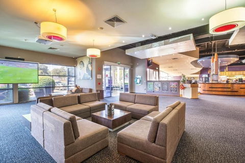 Nightcap At Sandown Park Hotel - Accommodation Melbourne 2