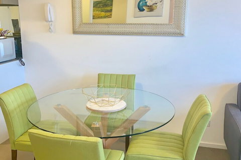 Luxury Apartment With View - Accommodation Melbourne 4