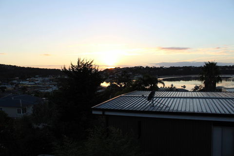 Pacific Heights Holiday Apartments & Munn's Tower House - Accommodation Melbourne 6