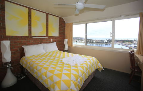 Pacific Heights Holiday Apartments & Munn's Tower House - Accommodation Melbourne 4