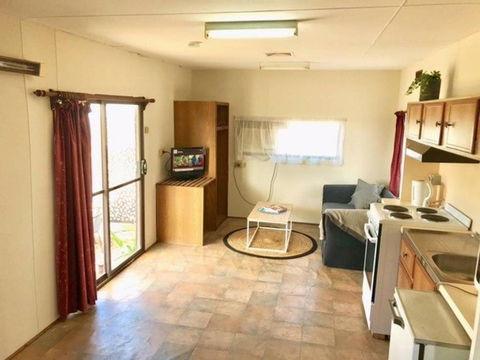 Cute Private Studio Flat With AIRCON! - Accommodation Melbourne 4