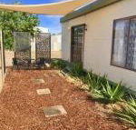 Cute Private Studio Flat with AIRCON - Accommodation Melbourne