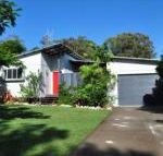 10 Double Island Drive Modern family home centrally located swimming pool  outdoor area - Accommodation Melbourne