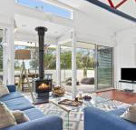 The Boathouse comfortable beachfront home - Accommodation Melbourne