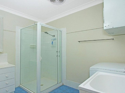 Summer Breeze Clean & Simple 200m To Beach - Accommodation Melbourne 4