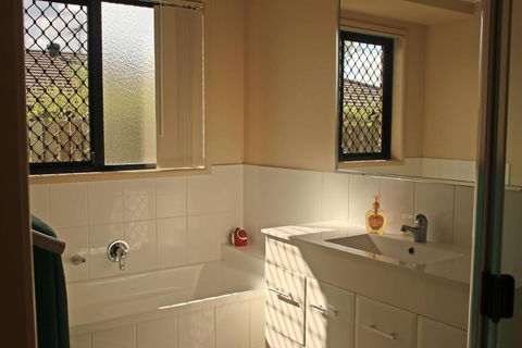 Banksia & Acacia Apartments - Accommodation Melbourne 5