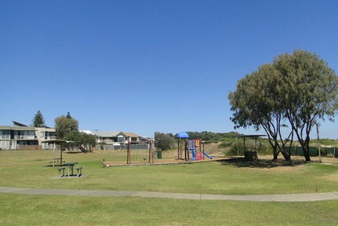 Birubi Beach House 14 Campbell Avenue Fantastic House & Close To The Surf Beach - Accommodation Melbourne 5