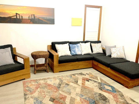 Birubi Beach House 14 Campbell Avenue Fantastic House & Close To The Surf Beach - Accommodation Melbourne 4