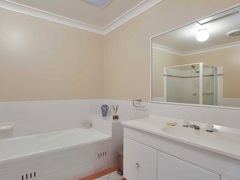 Sunset On Birubi Pet Friendly Air Con Water Views WIFI & Outdoor Spa - Accommodation Melbourne 4