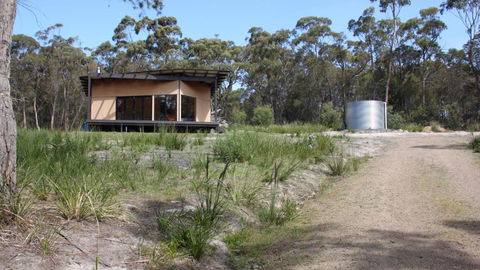 BAY Of FIRES ECO HUT Off Grid Experience At Binalong Bay - Accommodation Melbourne 1