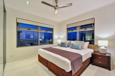 Oceana Darwin Central Oceanfront 3 Bedroom 2 Lounge Room Pool Gym Tennis Court Sleeps 9 - Accommodation Melbourne 6