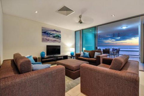 Oceana Darwin Central Oceanfront 3 Bedroom 2 Lounge Room Pool Gym Tennis Court Sleeps 9 - Accommodation Melbourne 2