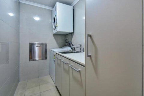 Oceana Darwin Central Oceanfront 3 Bedroom 2 Lounge Room Pool Gym Tennis Court Sleeps 9 - Accommodation Melbourne 7