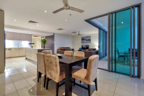 Oceana Darwin Central Oceanfront 3 Bedroom 2 Lounge Room Pool Gym Tennis Court Sleeps 9 - Accommodation Melbourne 3