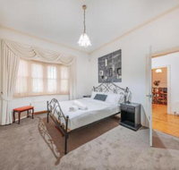 Camberwell Bright  Camberwell 5Bedder 2Bath Huge Classy Family home - Accommodation Melbourne