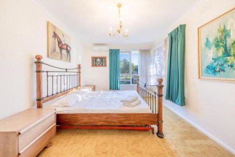 Doncaster Beautiful 4 Bedder+ Walking To Westfield - Accommodation Melbourne 0
