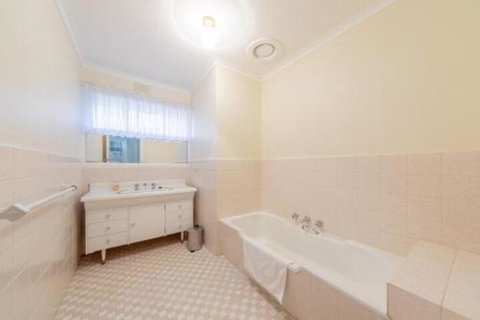 Doncaster Beautiful 4 Bedder+ Walking To Westfield - Accommodation Melbourne 6