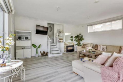 A Wave From It All - Accommodation Melbourne 7