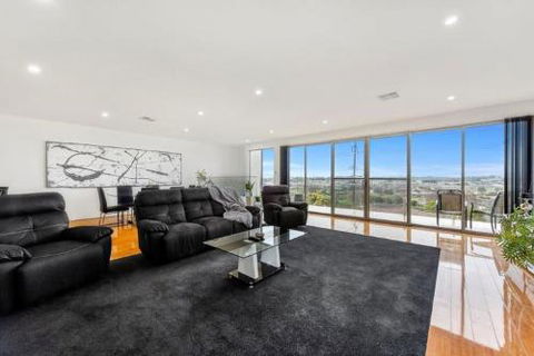 BENGALEE EXECUTIVE TOWNHOUSE MODERN & STYLISH - Accommodation Melbourne 6