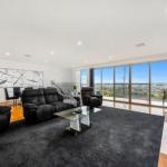 BENGALEE EXECUTIVE TOWNHOUSE MODERN & STYLISH - Accommodation Melbourne 0