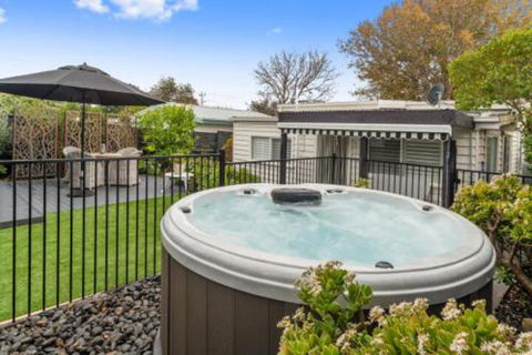 Amber Cottage Luxury Seaside Retreat With Outdoor Spa! - Accommodation Melbourne 4