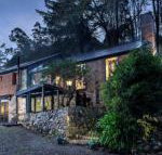 The Stone on the Hill 3 bedroom house - Accommodation Melbourne