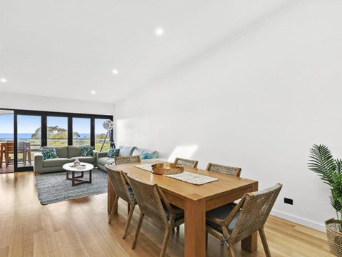 POINT BREAK NEW LISTING 2019 - Accommodation Melbourne 1