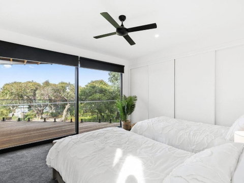 POINT BREAK NEW LISTING 2019 - Accommodation Melbourne 5