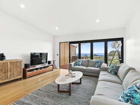 POINT BREAK NEW LISTING 2019 - Accommodation Melbourne 4
