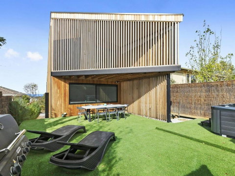 POINT BREAK NEW LISTING 2019 - Accommodation Melbourne 2