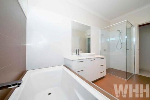 Adelphi Views On Luton Woodlands - Accommodation Melbourne 4