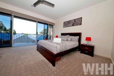 Adelphi Views On Luton Woodlands - Accommodation Melbourne 7