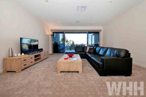 Adelphi Views On Luton Woodlands - Accommodation Melbourne 5